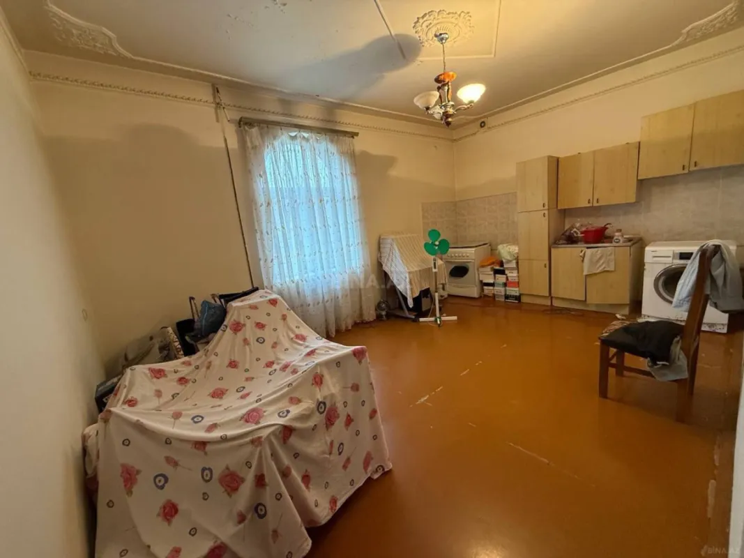 Satılır 12 otaqlı həyət evi 800 m²