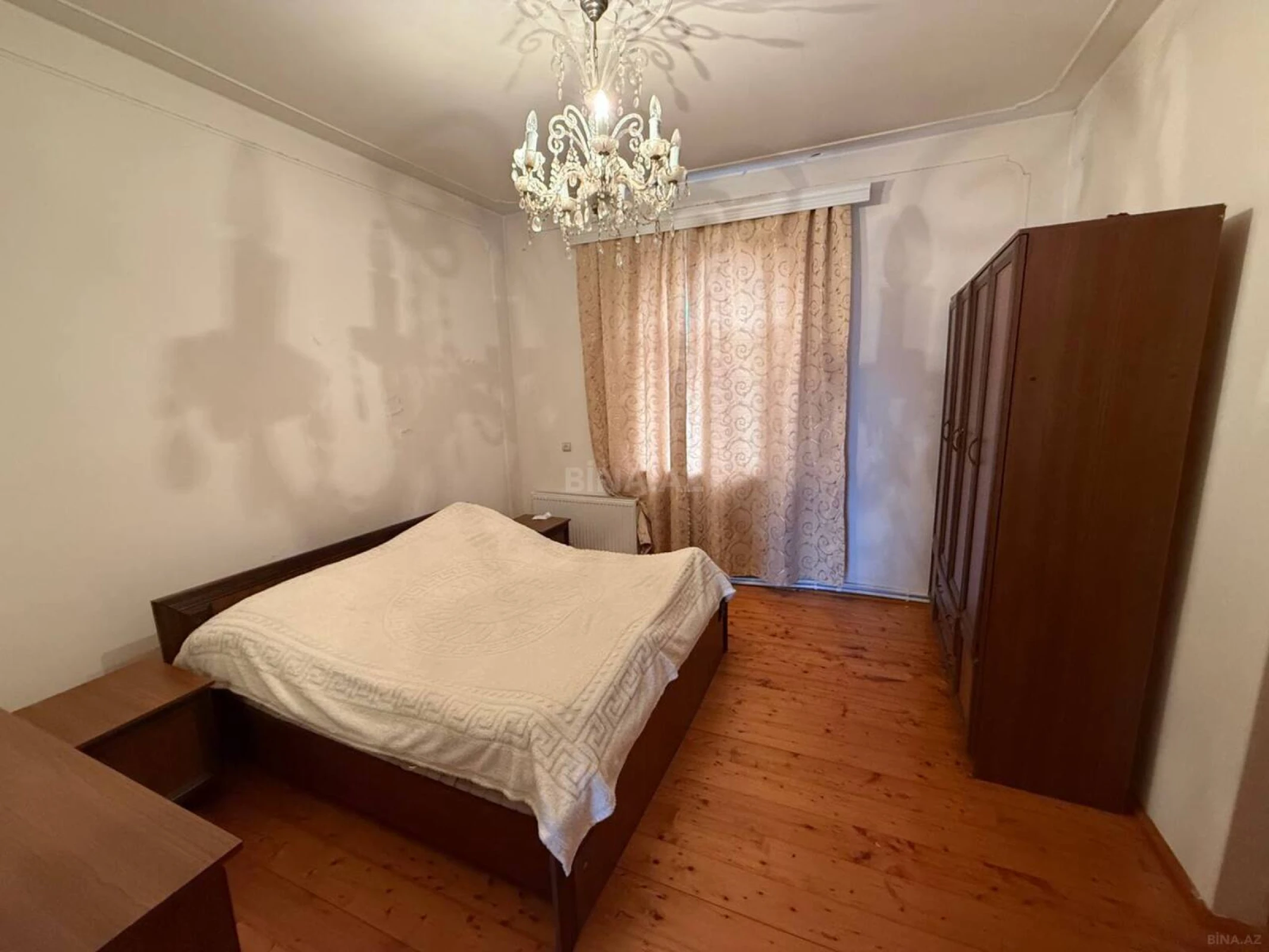 Satılır 12 otaqlı həyət evi 800 m²