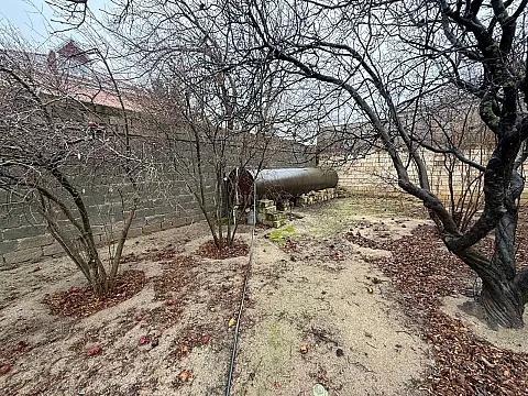 Satılır 12 otaqlı həyət evi 800 m²