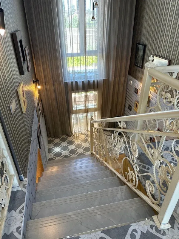 Kirayə verilir 5 otaqlı həyət evi 380 m²