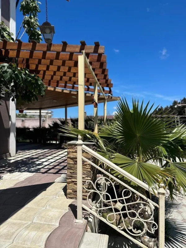 Kirayə verilir 5 otaqlı həyət evi 380 m²