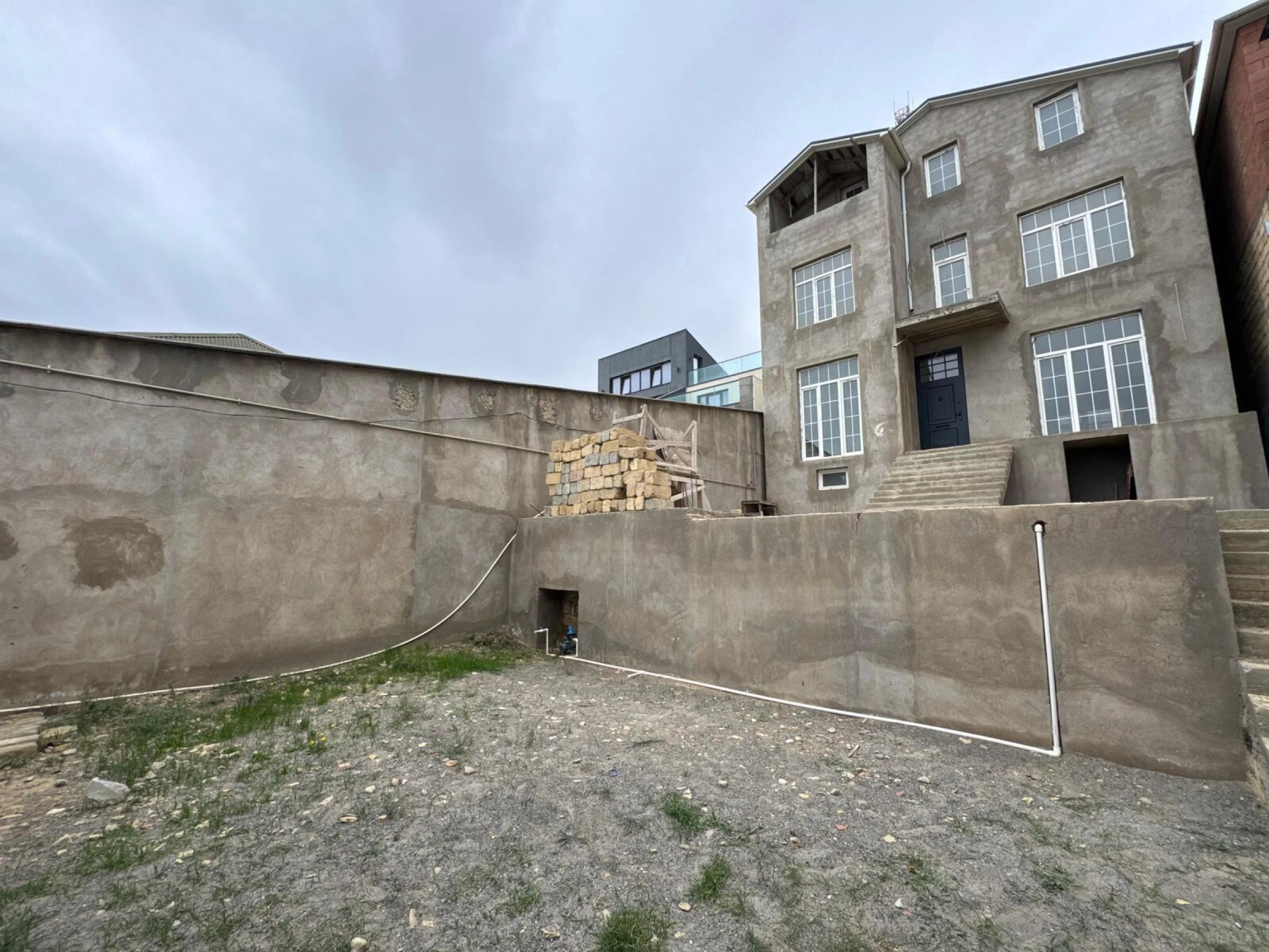 Satılır 6 otaqlı həyət evi 309 m²