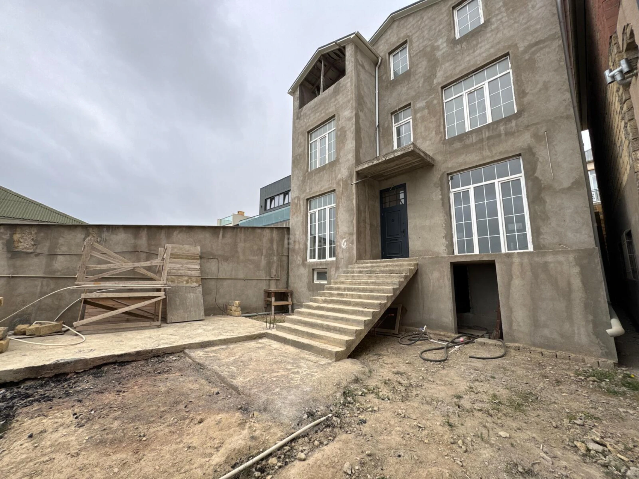 Satılır 6 otaqlı həyət evi 309 m²