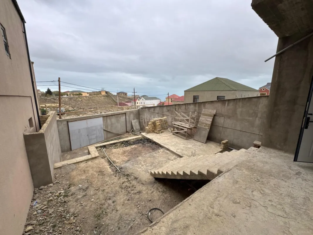 Satılır 6 otaqlı həyət evi 309 m²