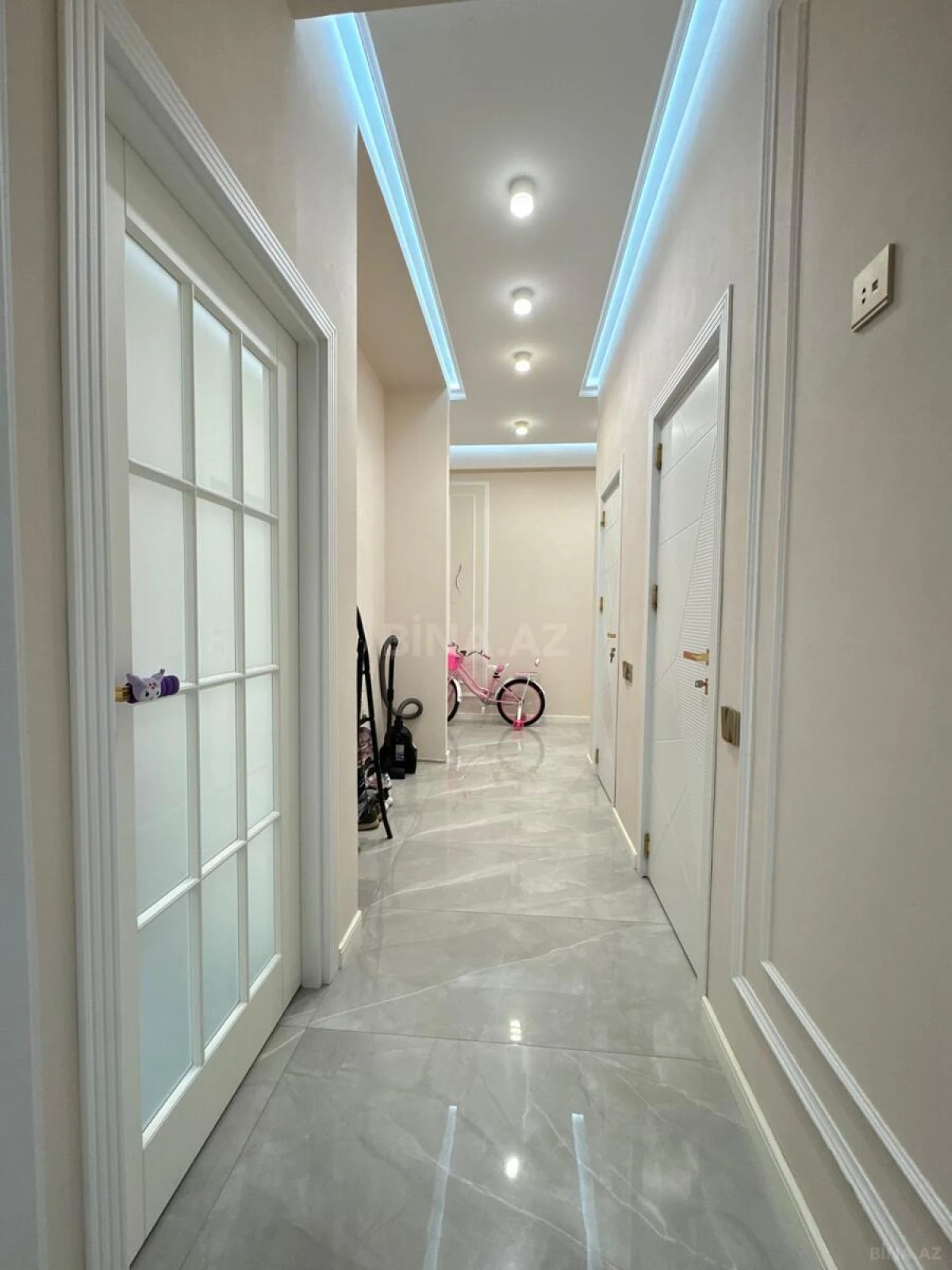 Satılır 3 otaqlı mənzil 122 m²