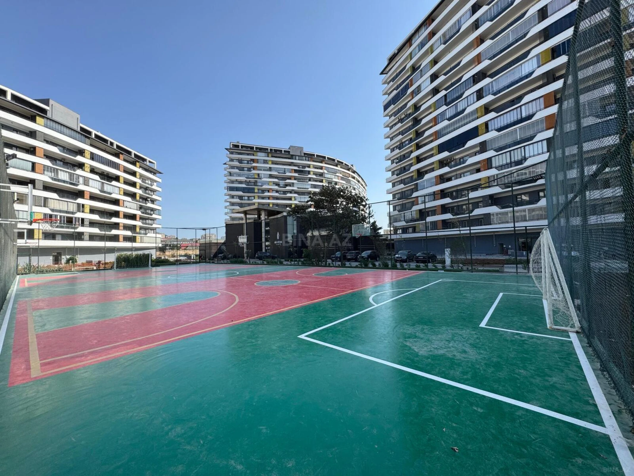 Satılır 3 otaqlı mənzil 122 m²