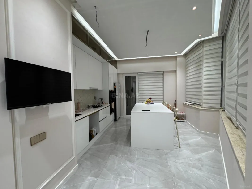 Satılır 3 otaqlı mənzil 122 m²
