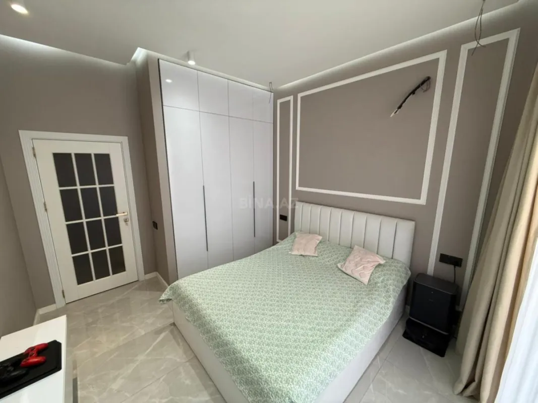 Satılır 3 otaqlı mənzil 122 m²