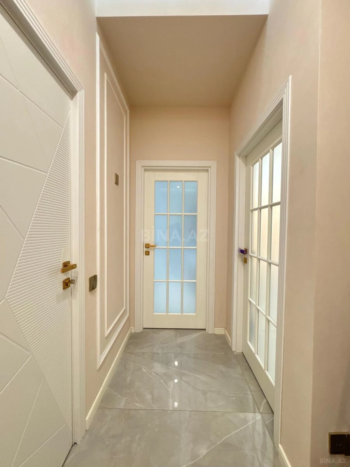 Satılır 3 otaqlı mənzil 122 m²