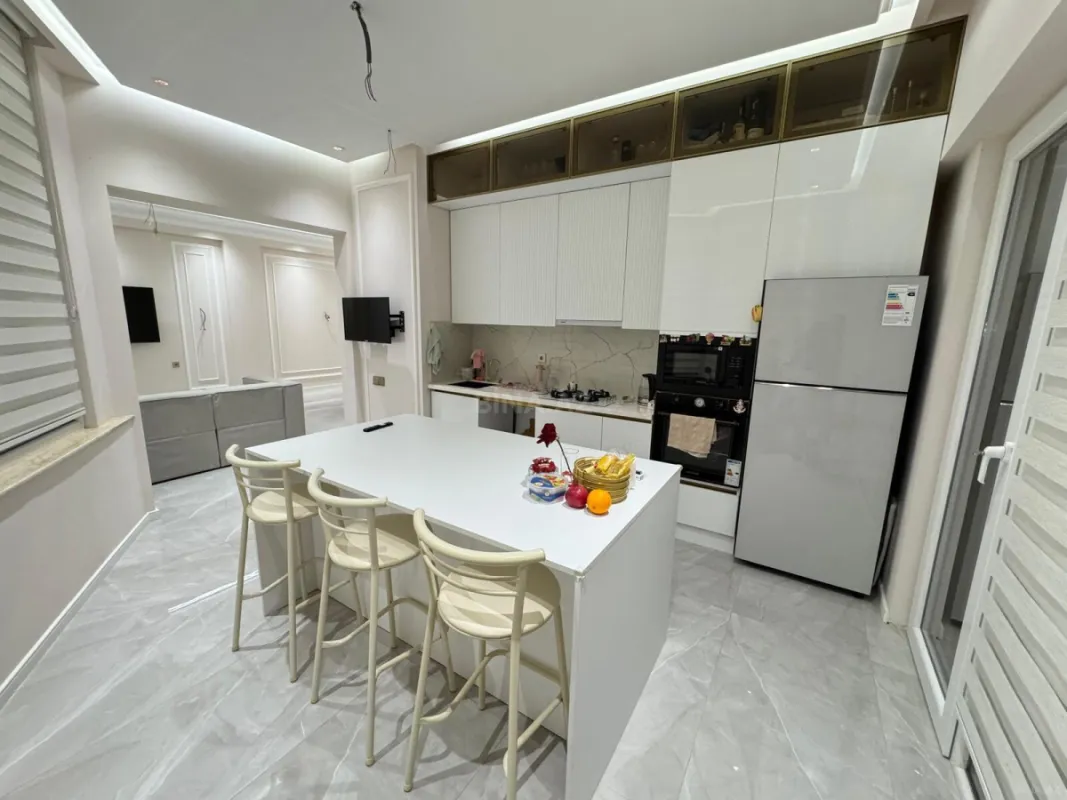 Satılır 3 otaqlı mənzil 122 m²