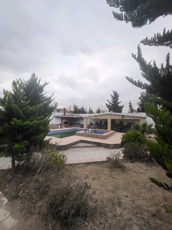 Satılır 12 otaqlı həyət evi 403 m²