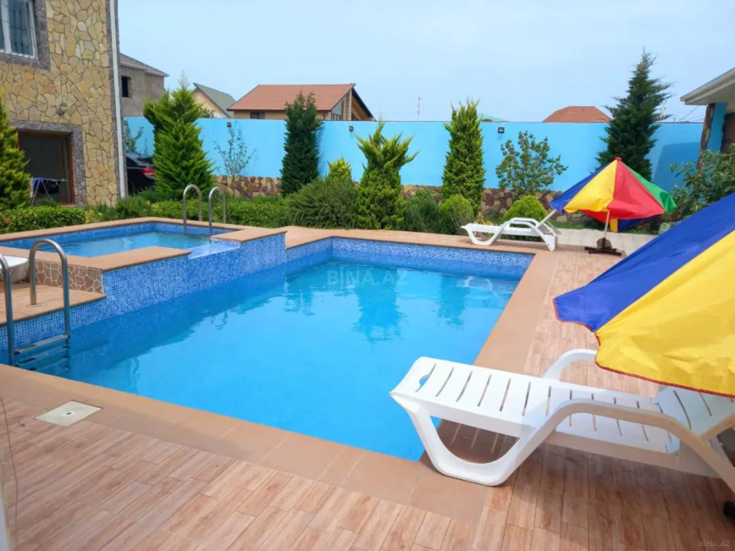 Satılır 12 otaqlı həyət evi 403 m²