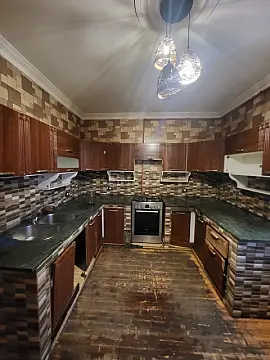 Satılır 12 otaqlı həyət evi 403 m²