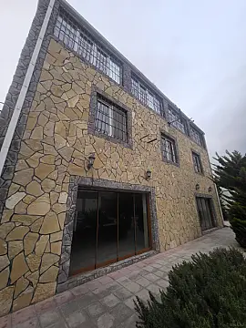 Satılır 12 otaqlı həyət evi 403 m²