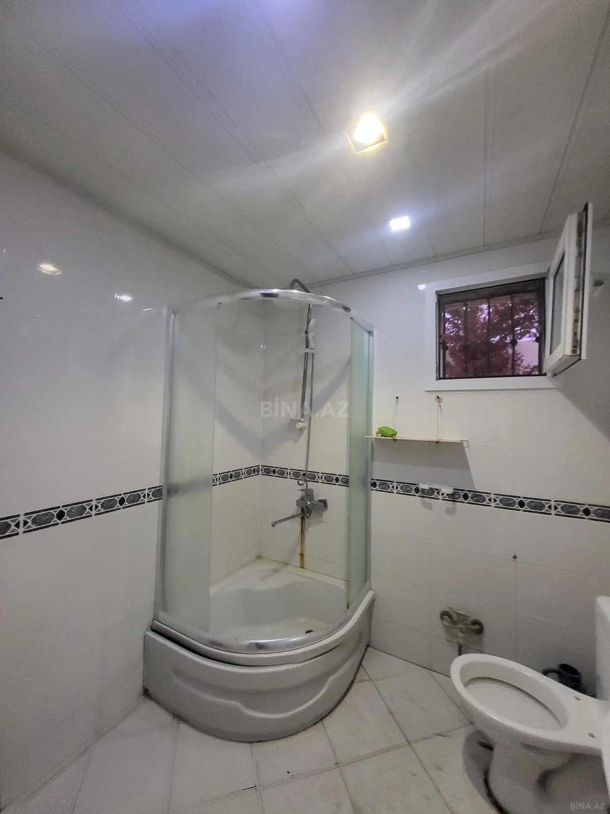 Satılır 12 otaqlı həyət evi 403 m²