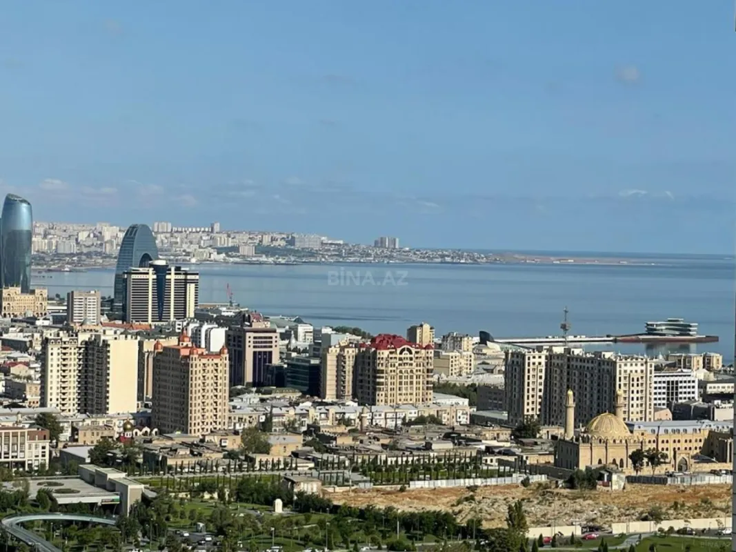 Satılır 4 otaqlı mənzil 230 m²