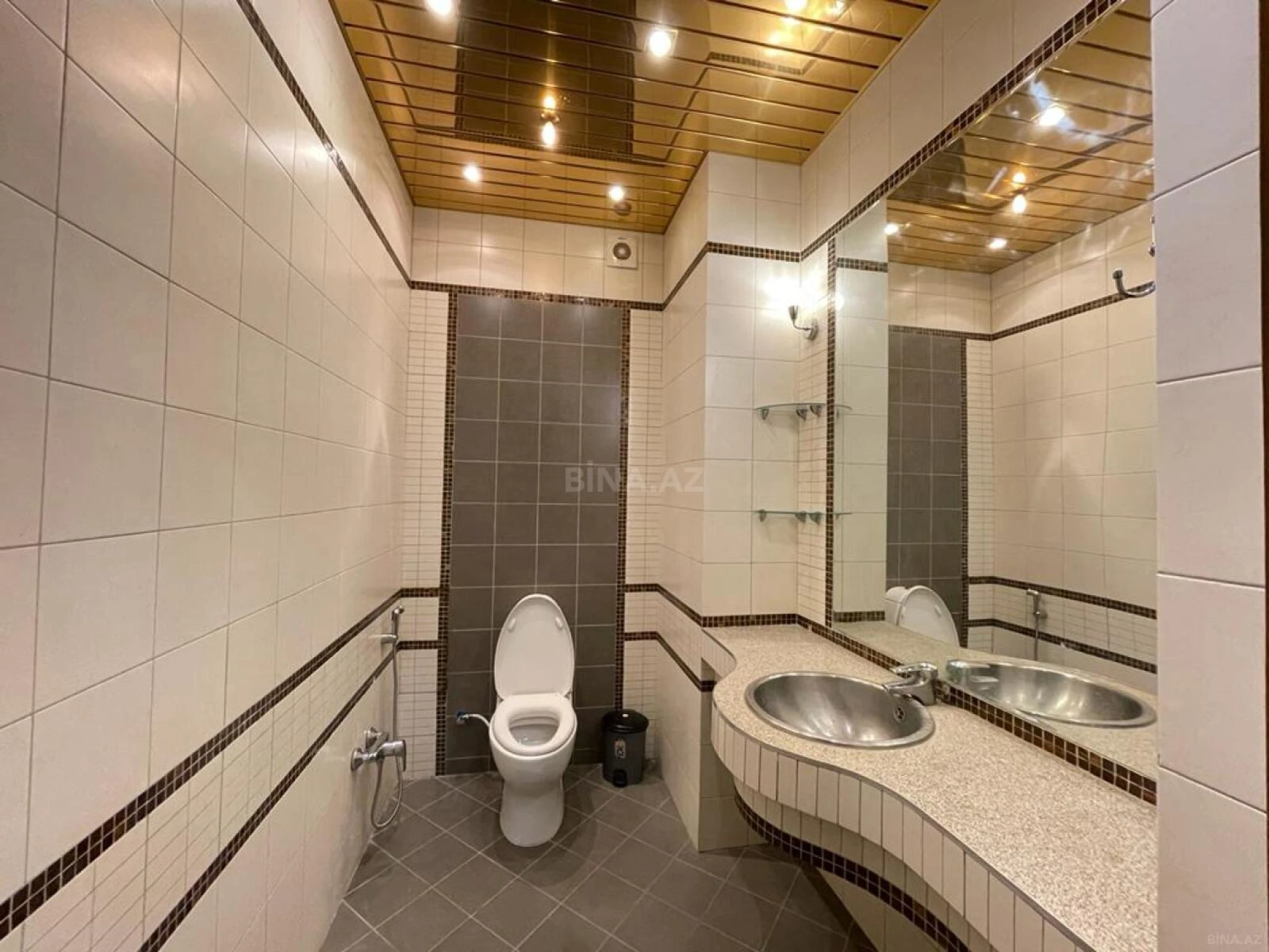 Satılır 4 otaqlı mənzil 230 m²