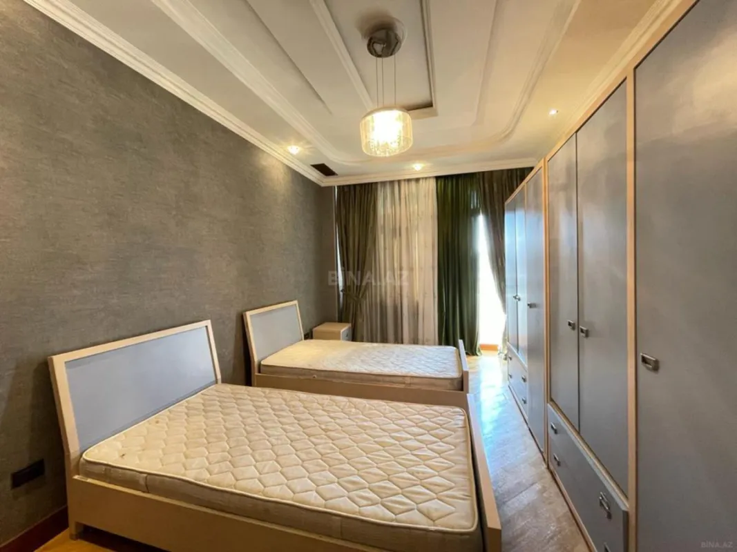 Satılır 4 otaqlı mənzil 230 m²