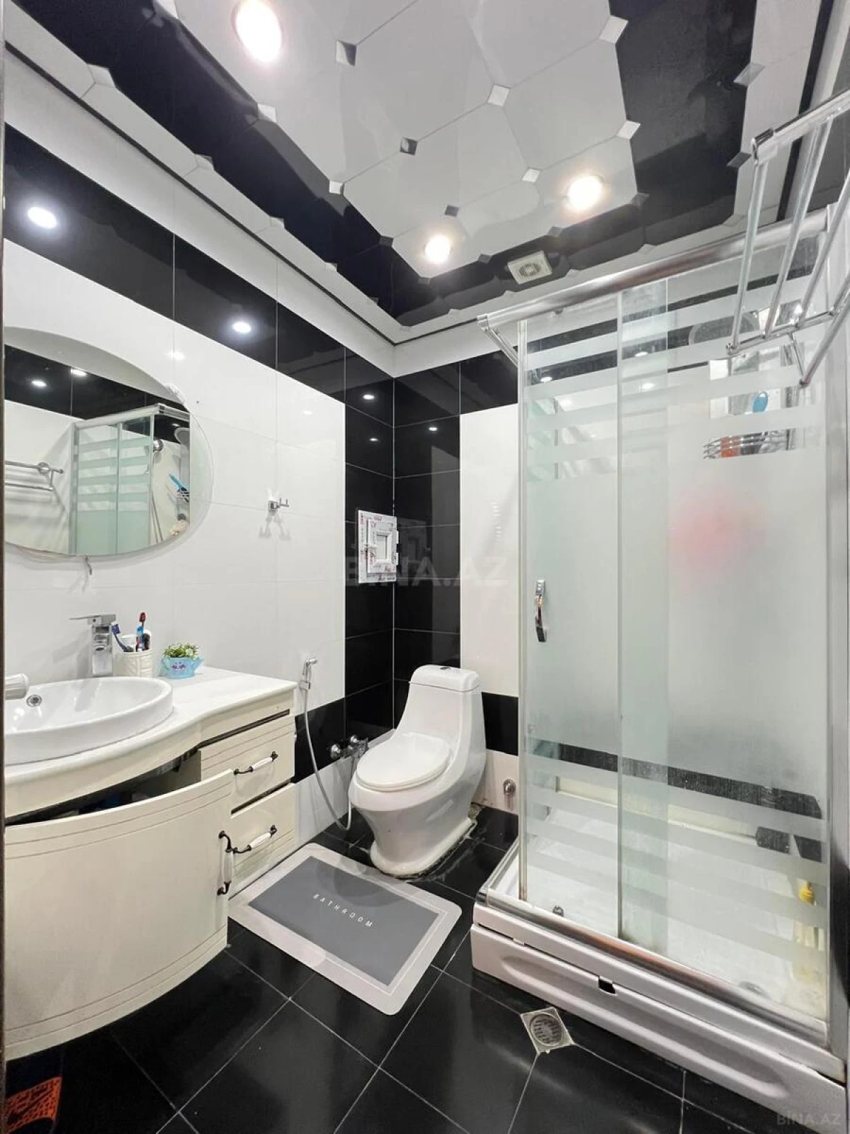 Satılır 4 otaqlı mənzil 230 m²