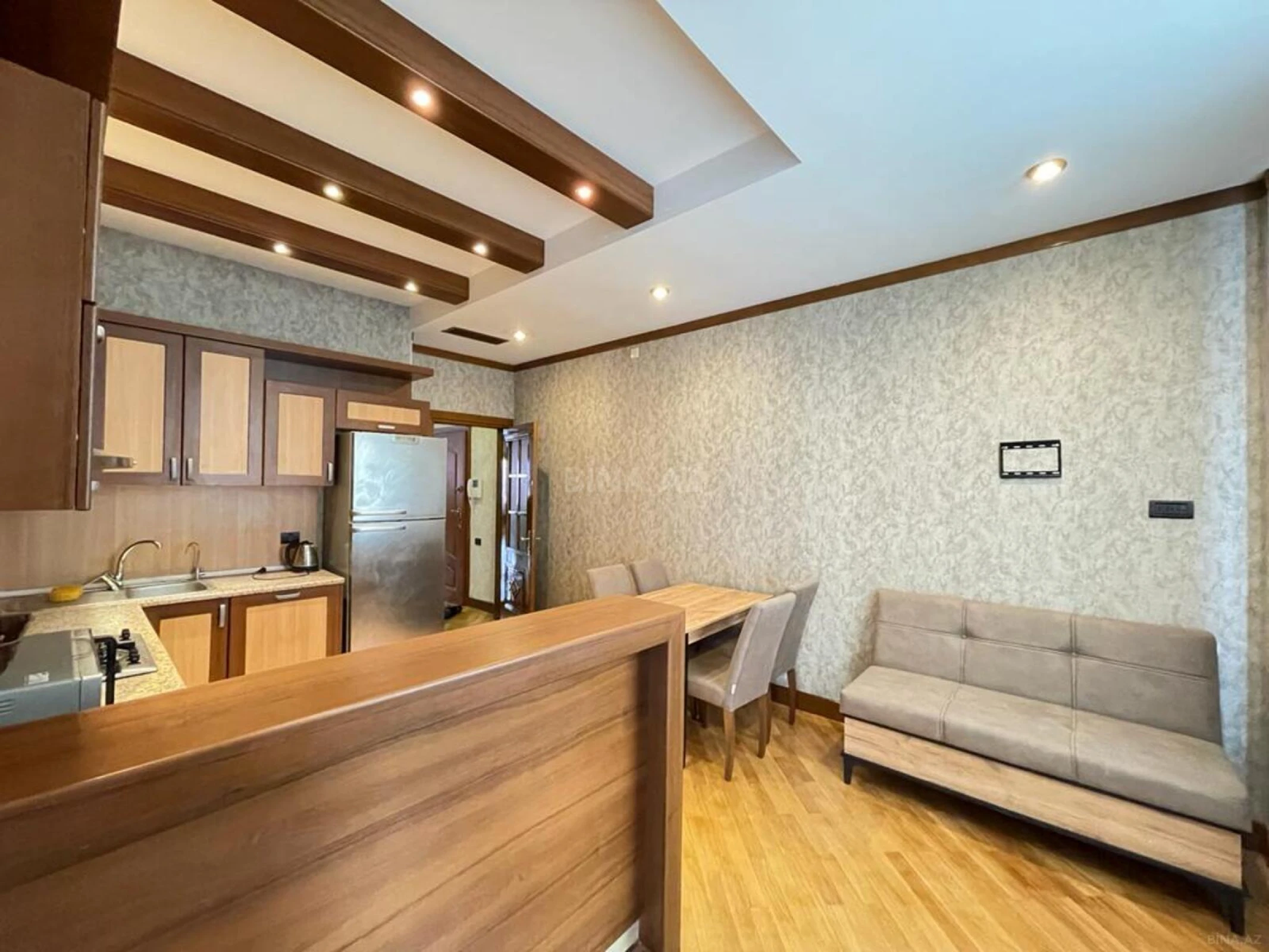 Satılır 4 otaqlı mənzil 230 m²