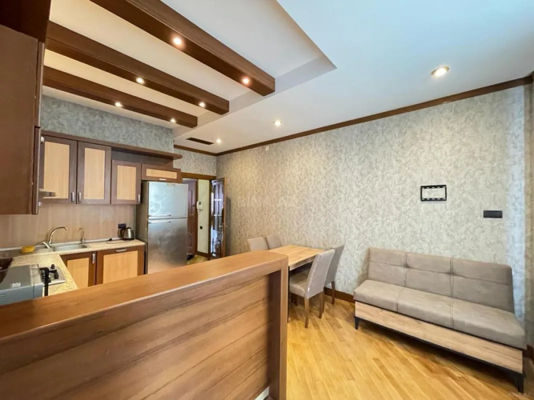 Satılır 4 otaqlı mənzil 230 m²