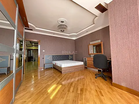 Satılır 4 otaqlı mənzil 230 m²