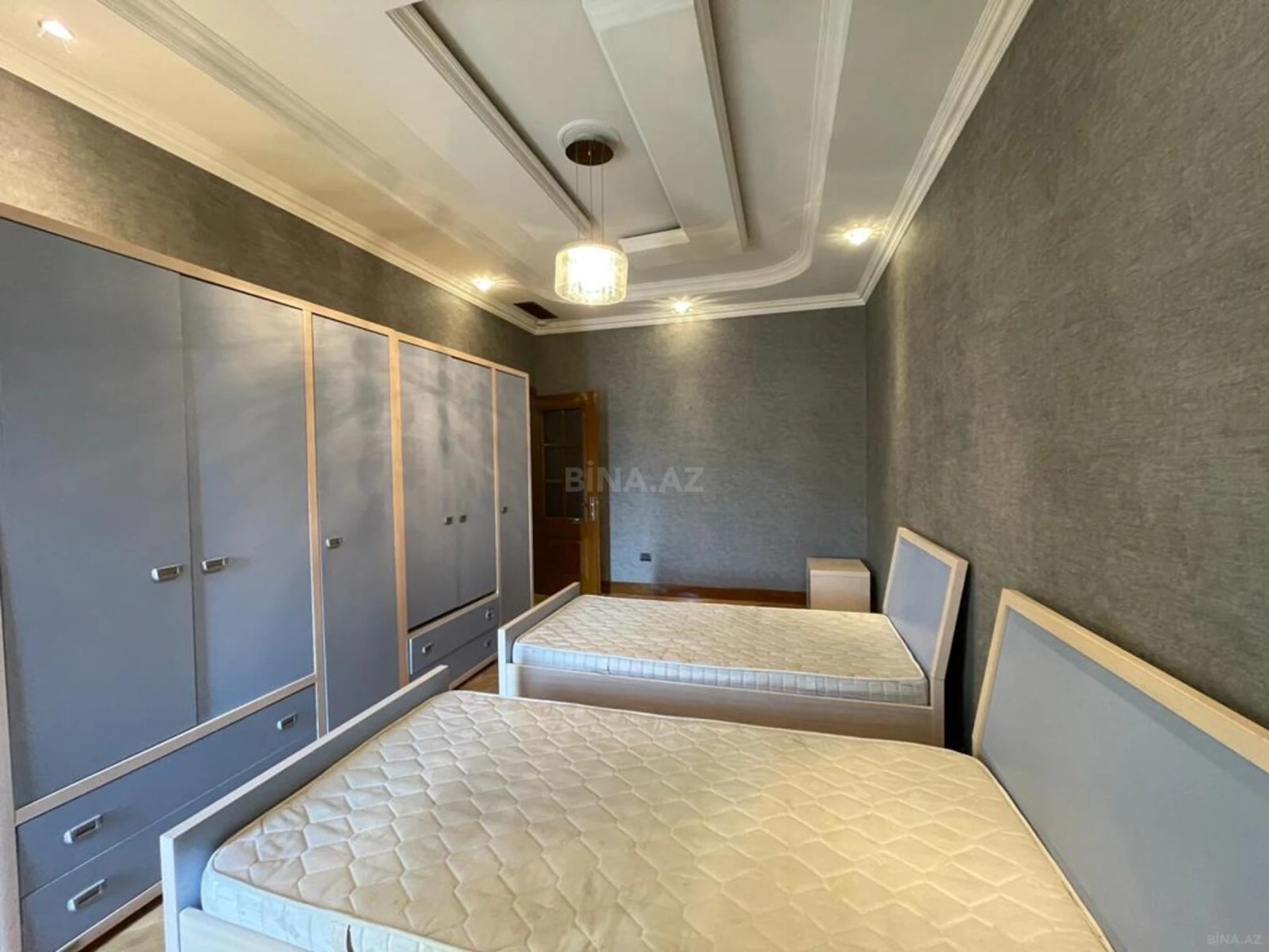 Satılır 4 otaqlı mənzil 230 m²