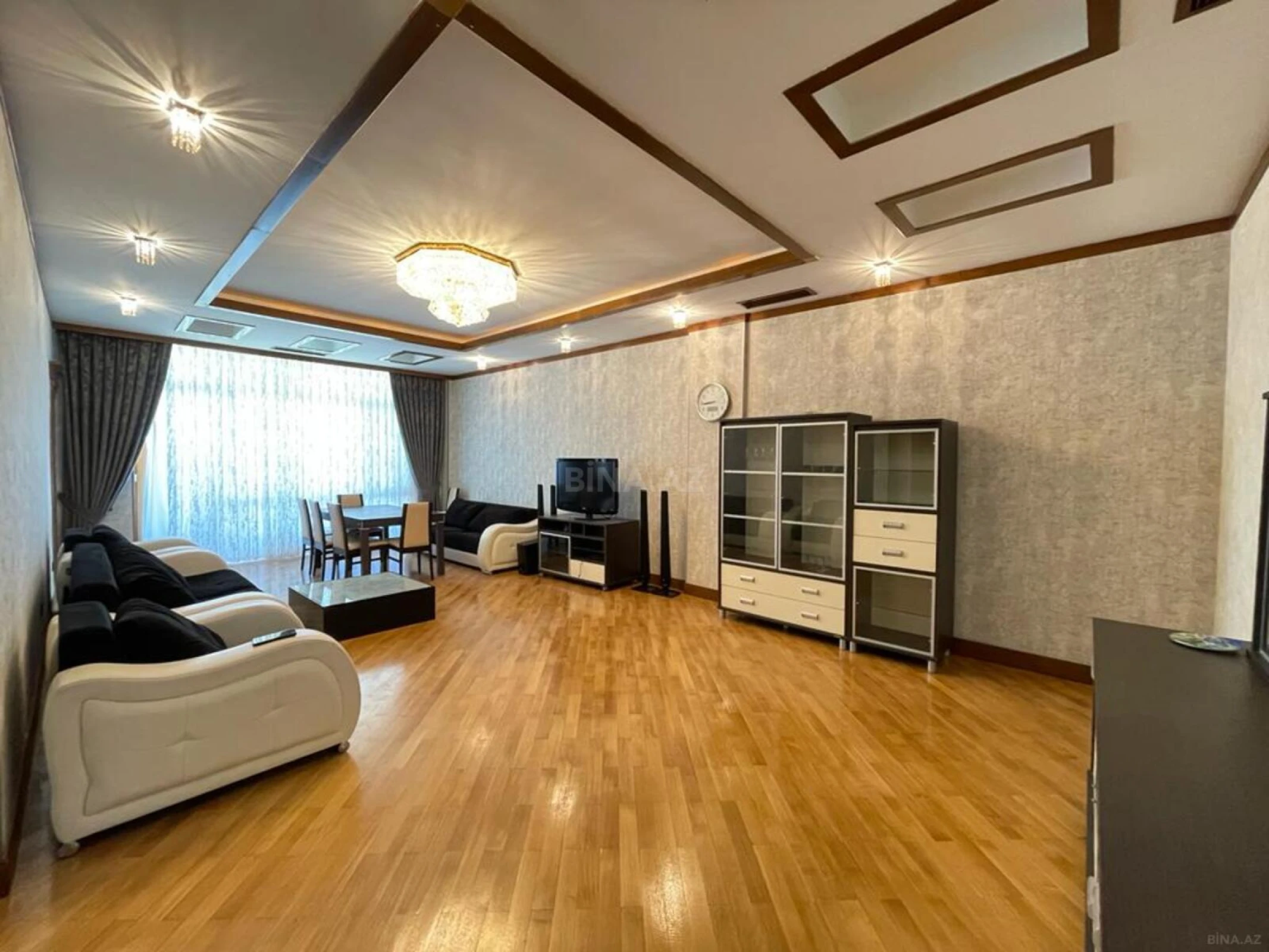 Satılır 4 otaqlı mənzil 230 m²
