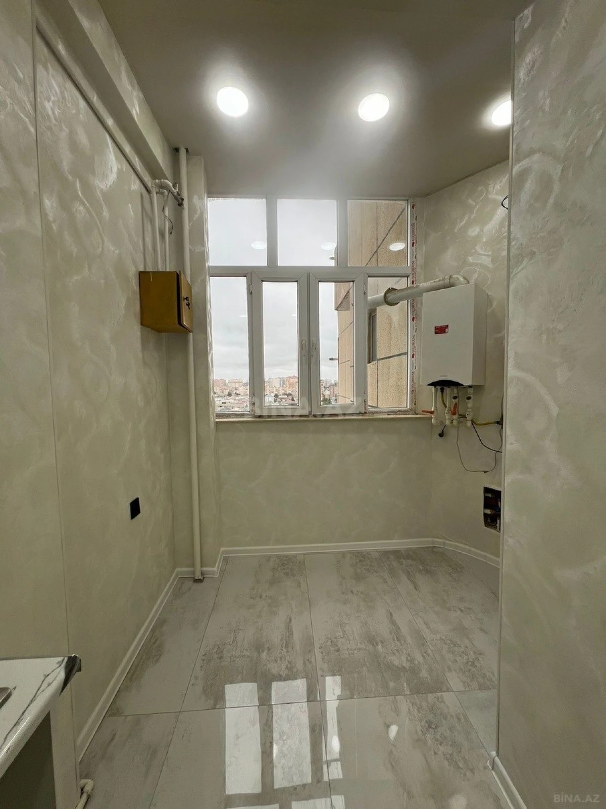 Satılır 2 otaqlı mənzil 76 m²