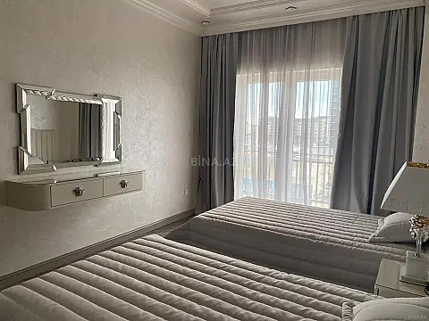 Satılır 3 otaqlı mənzil 140 m²