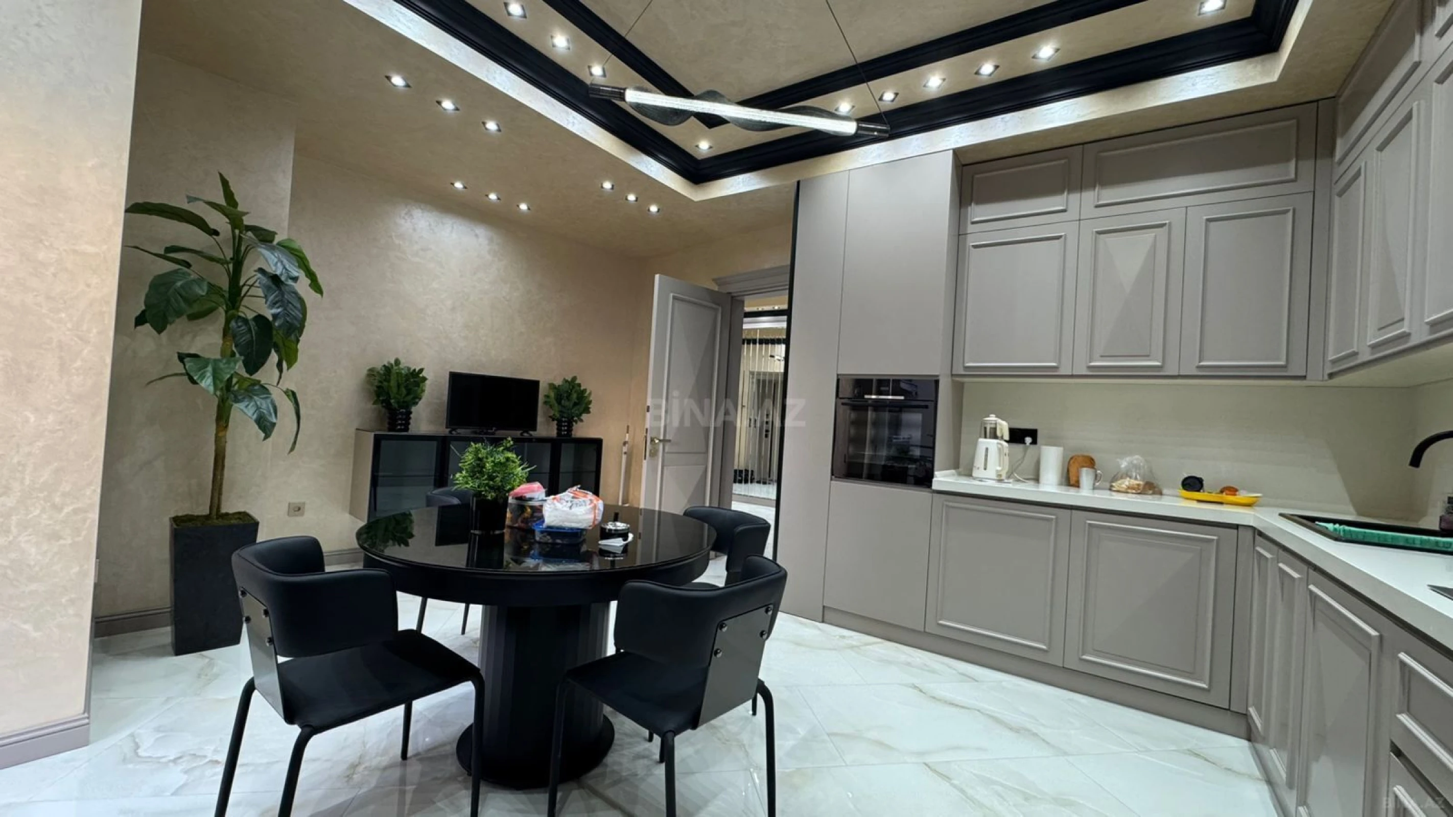 Satılır 3 otaqlı mənzil 140 m²