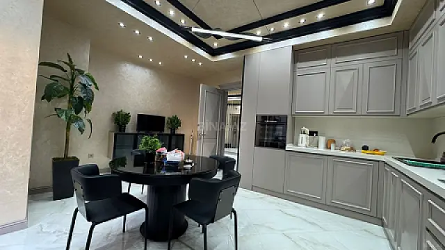 Satılır 3 otaqlı mənzil 140 m²