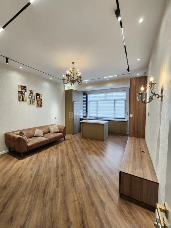 Kirayə verilir 2 otaqlı mənzil 65 m²