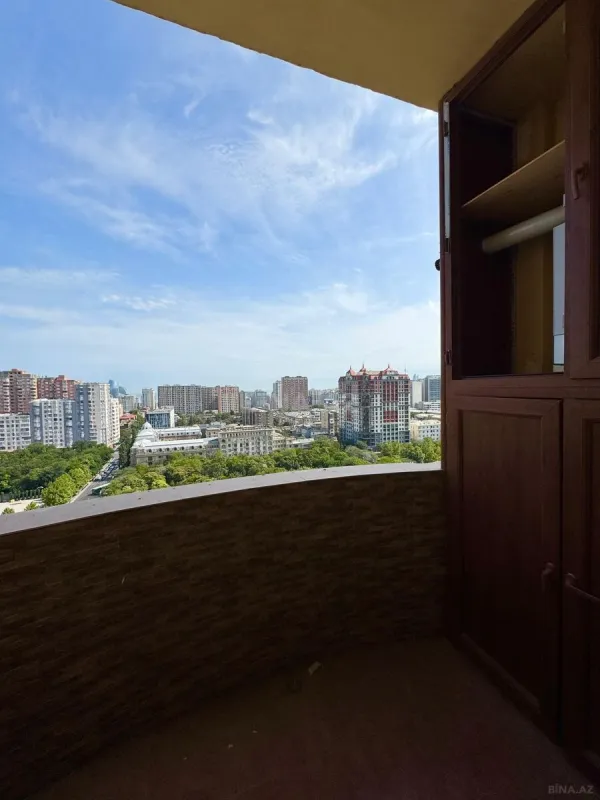 Satılır 3 otaqlı mənzil 117 m²