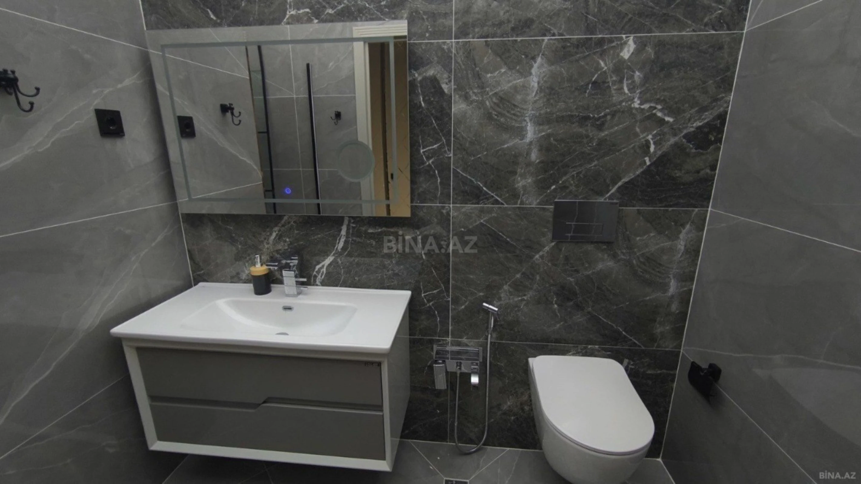 Kirayə verilir 2 otaqlı mənzil 63 m²
