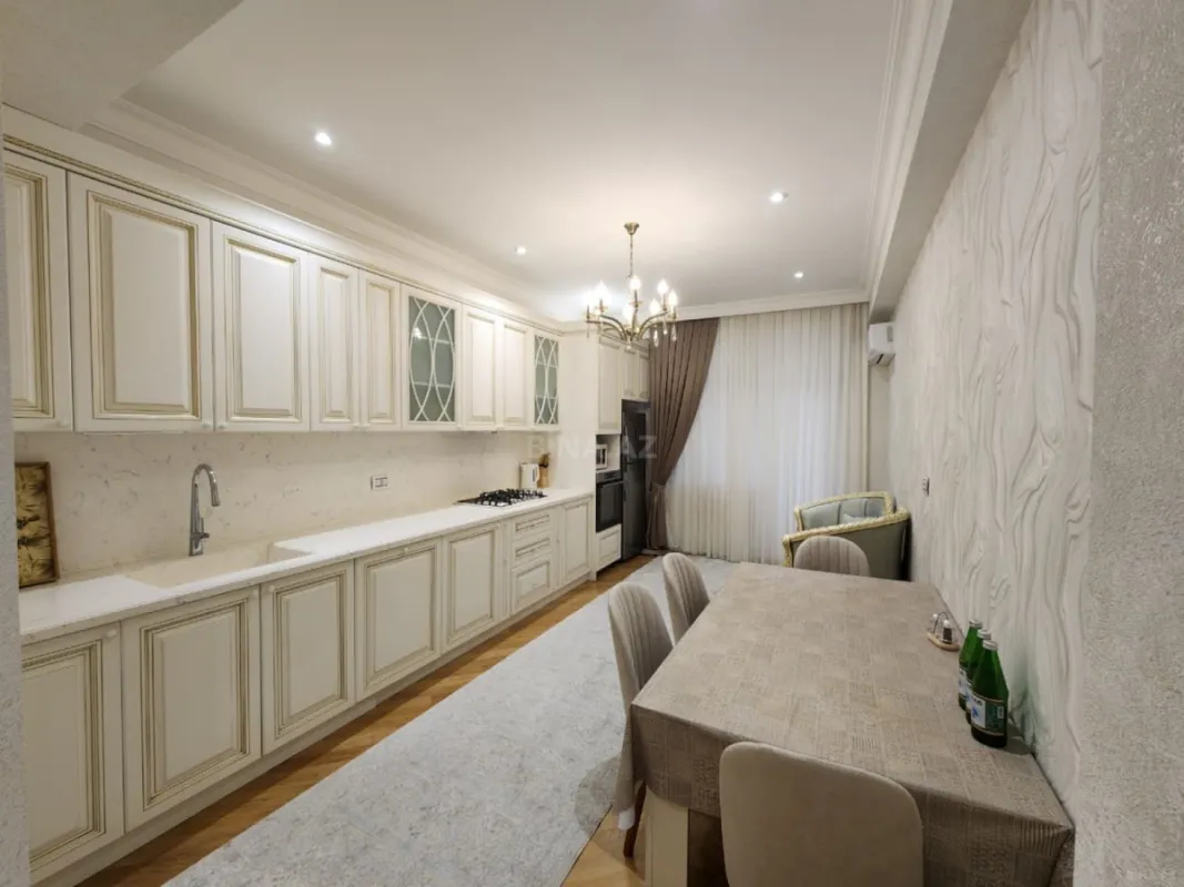 Kirayə verilir 4 otaqlı mənzil 220 m²