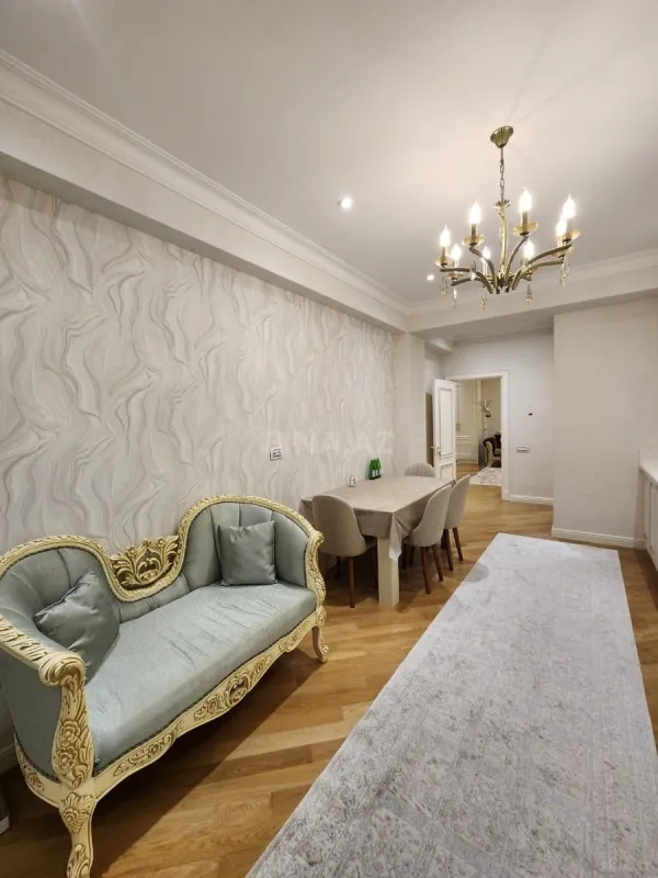 Kirayə verilir 4 otaqlı mənzil 220 m²
