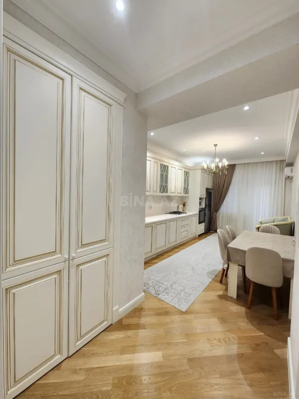 Kirayə verilir 4 otaqlı mənzil 220 m²
