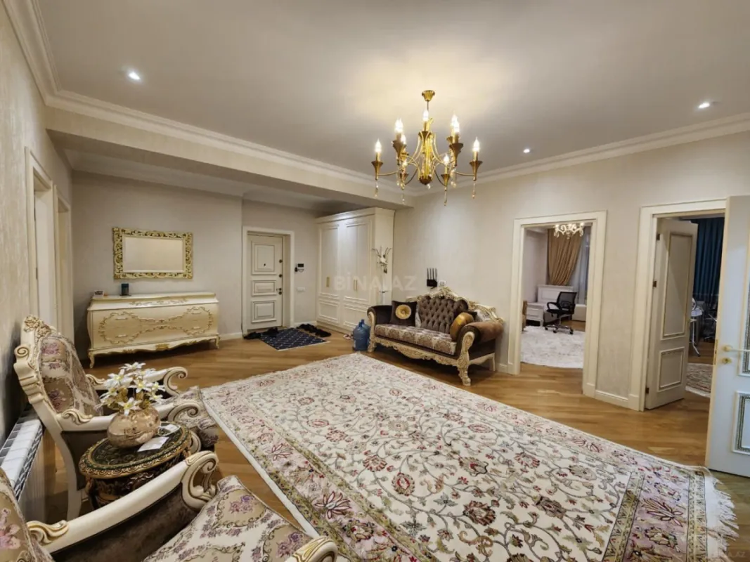 Kirayə verilir 4 otaqlı mənzil 220 m²