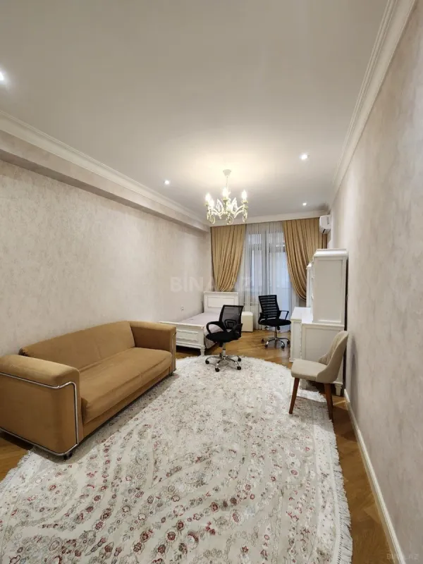 Kirayə verilir 4 otaqlı mənzil 220 m²