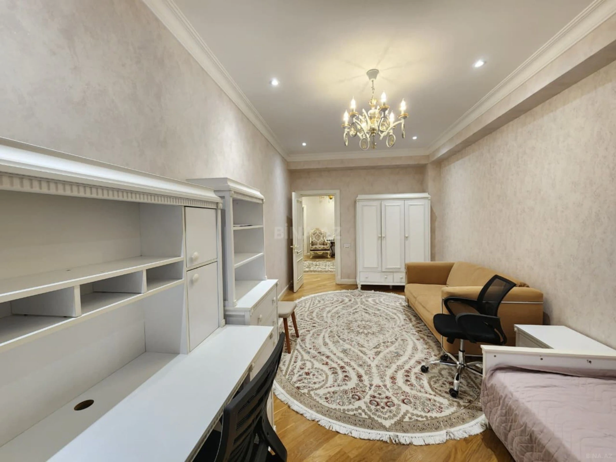 Kirayə verilir 4 otaqlı mənzil 220 m²