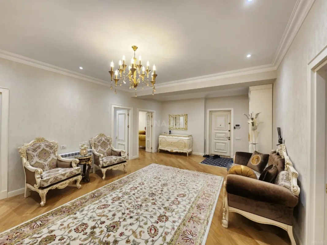 Kirayə verilir 4 otaqlı mənzil 220 m²