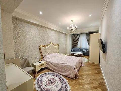 Kirayə verilir 4 otaqlı mənzil 220 m²