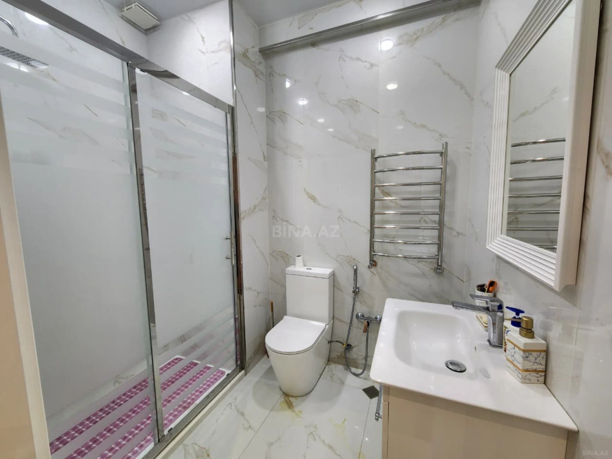 Kirayə verilir 4 otaqlı mənzil 220 m²