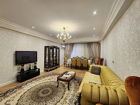 Kirayə verilir 4 otaqlı mənzil 220 m² — Bakı, Nizami 4 otaq 220.00 m²