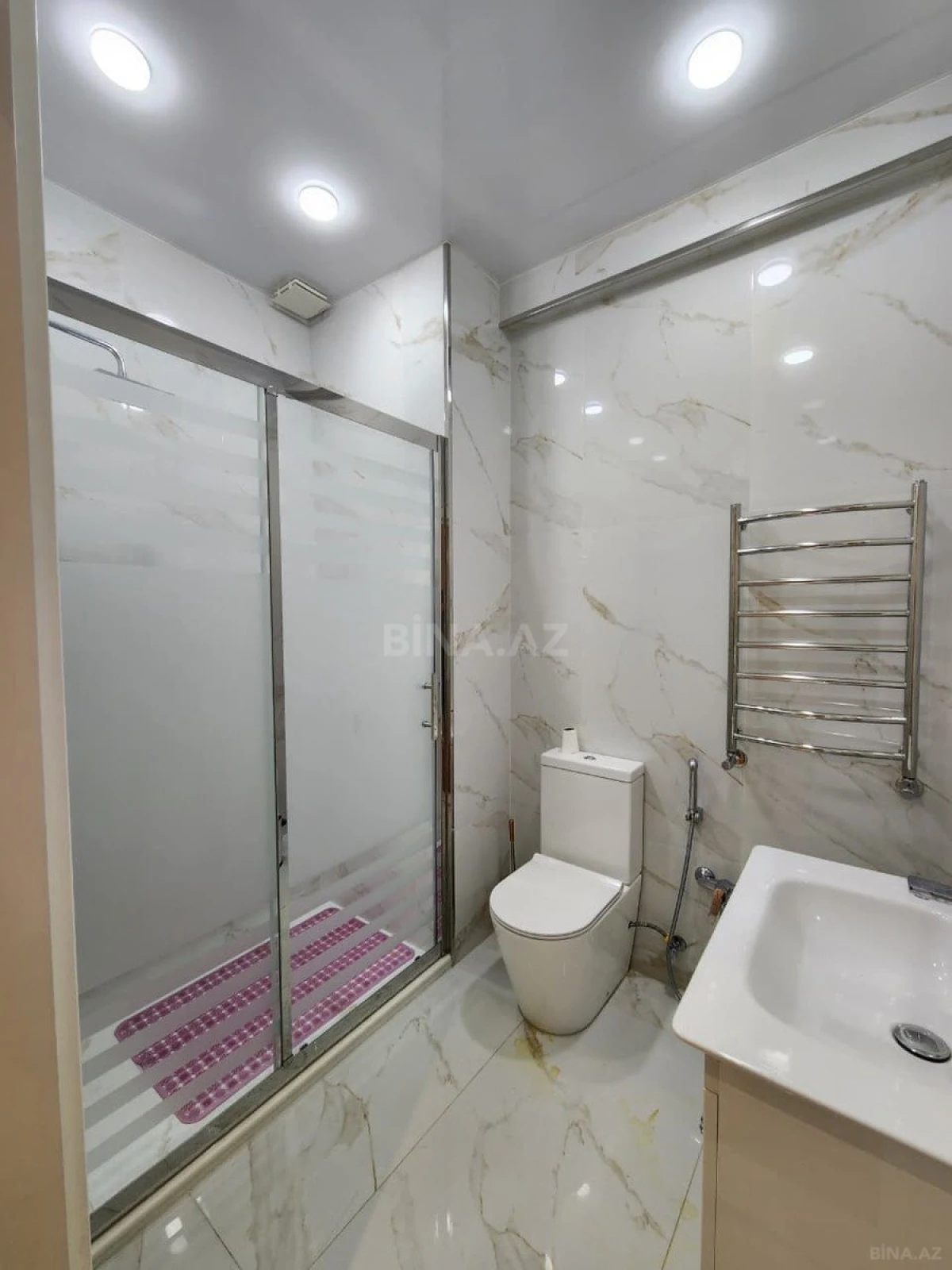Kirayə verilir 4 otaqlı mənzil 220 m²