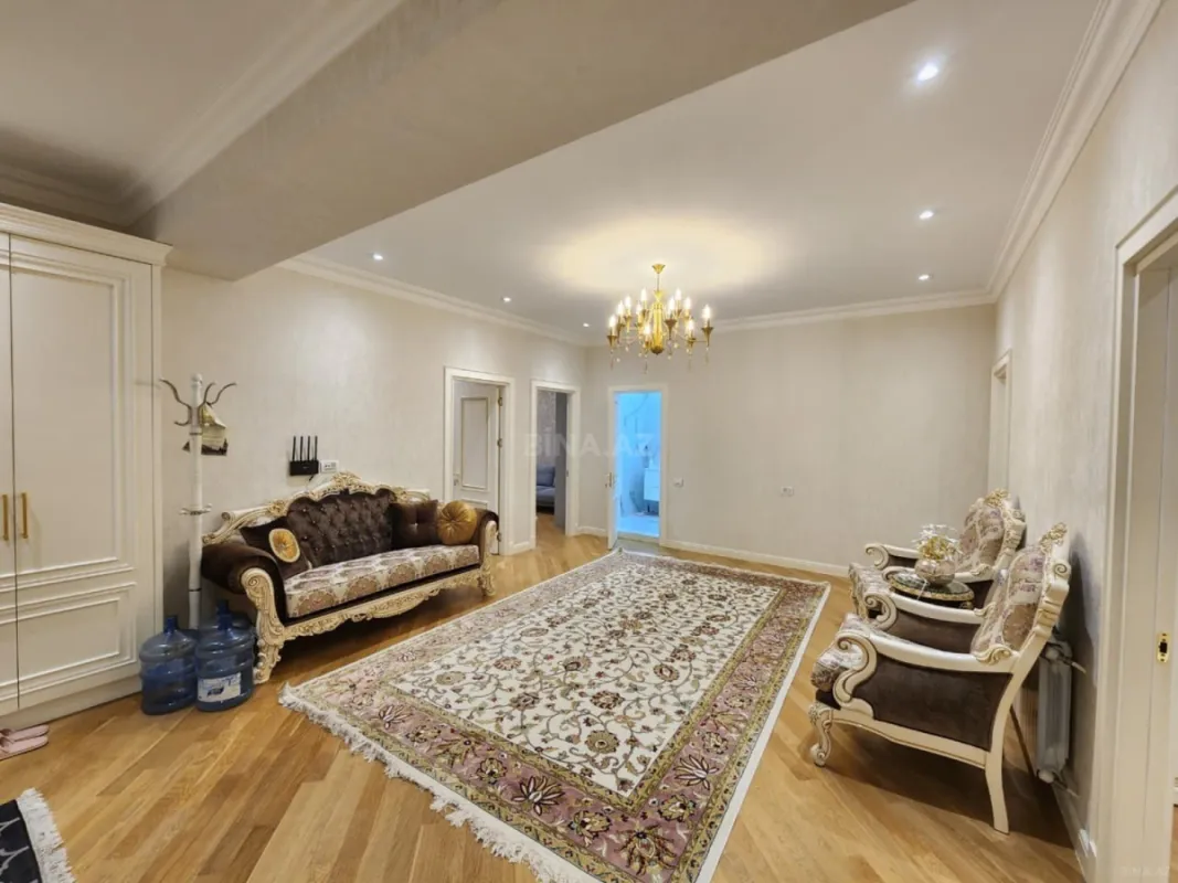 Kirayə verilir 4 otaqlı mənzil 220 m²