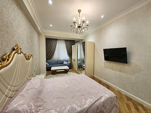 Kirayə verilir 4 otaqlı mənzil 220 m²
