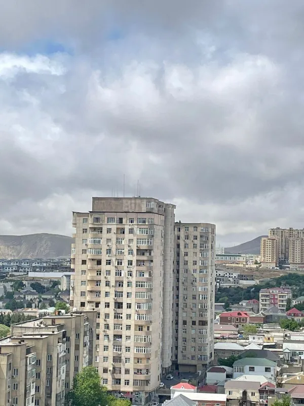 Satılır 3 otaqlı mənzil 110 m²
