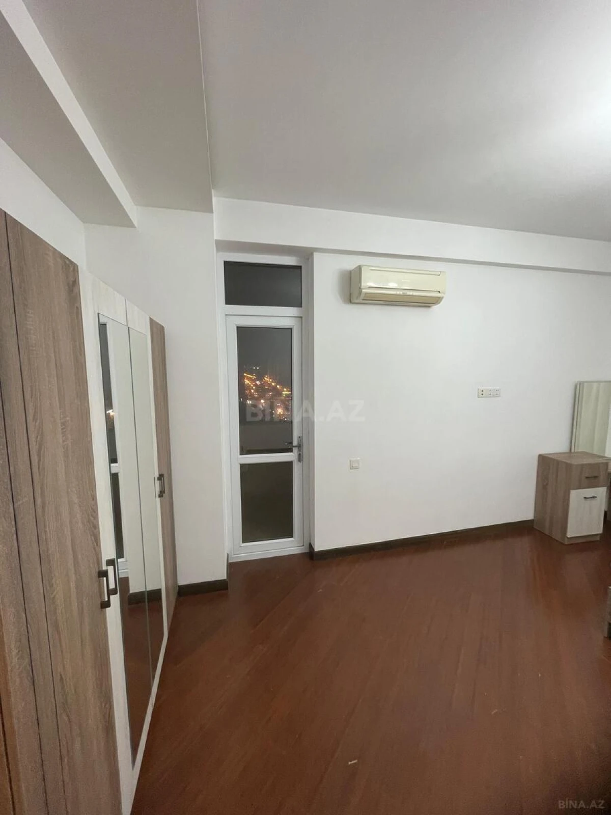 Satılır 3 otaqlı mənzil 145 m²